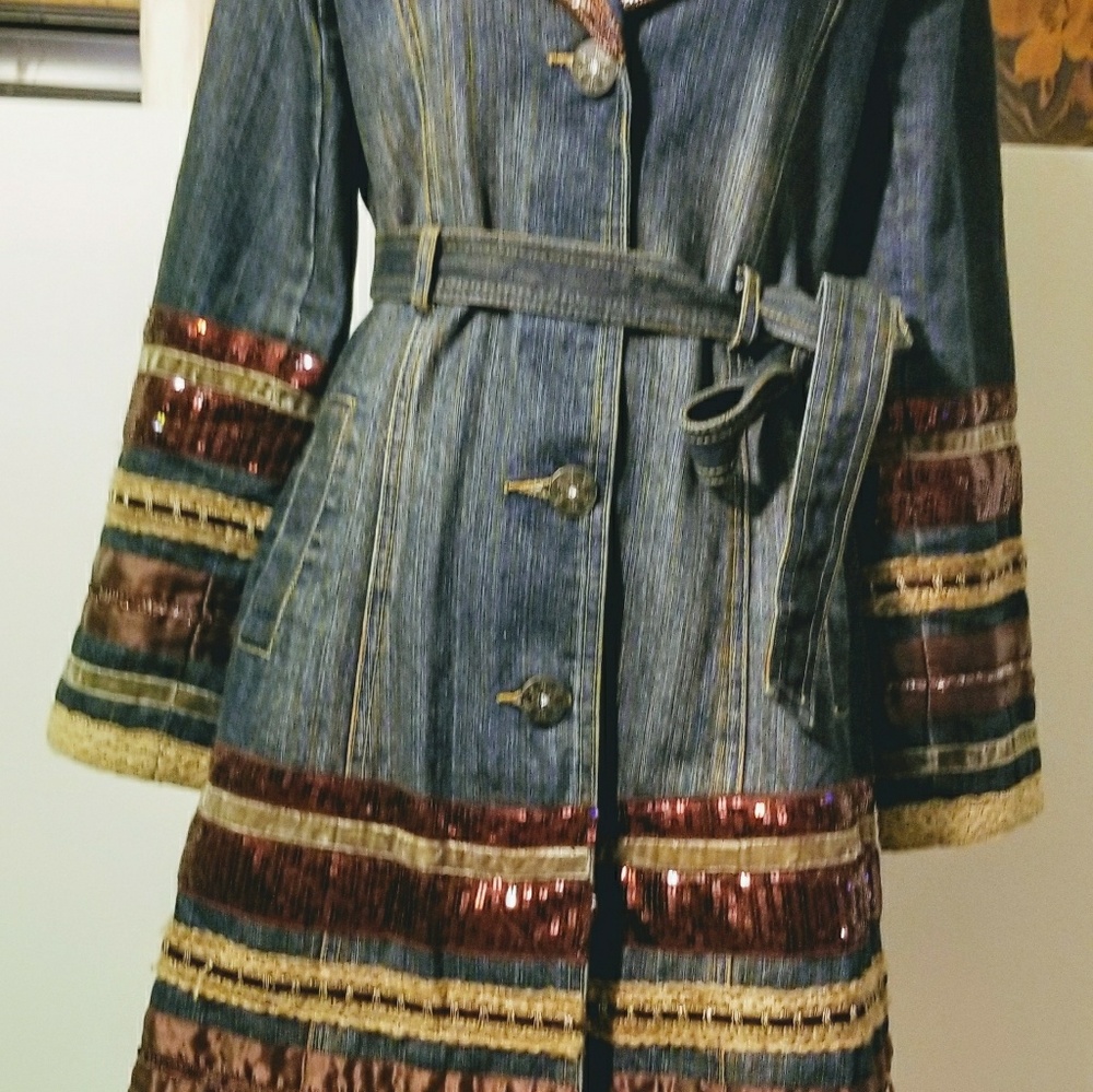 SOLD Style New York /Paris Jean Jacket Fits more of a MEDUIM person